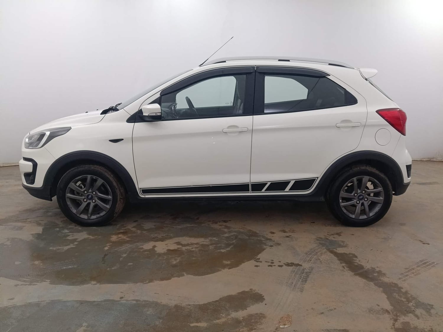 Used 2021 Ford Freestyle Titanium 1.2 Ti-VCT Petrol Manual exterior LEFT SIDE VIEW