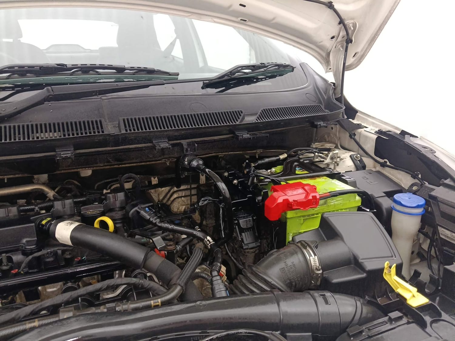 Used 2021 Ford Freestyle Titanium 1.2 Ti-VCT Petrol Manual engine ENGINE LEFT SIDE HINGE & APRON VIEW