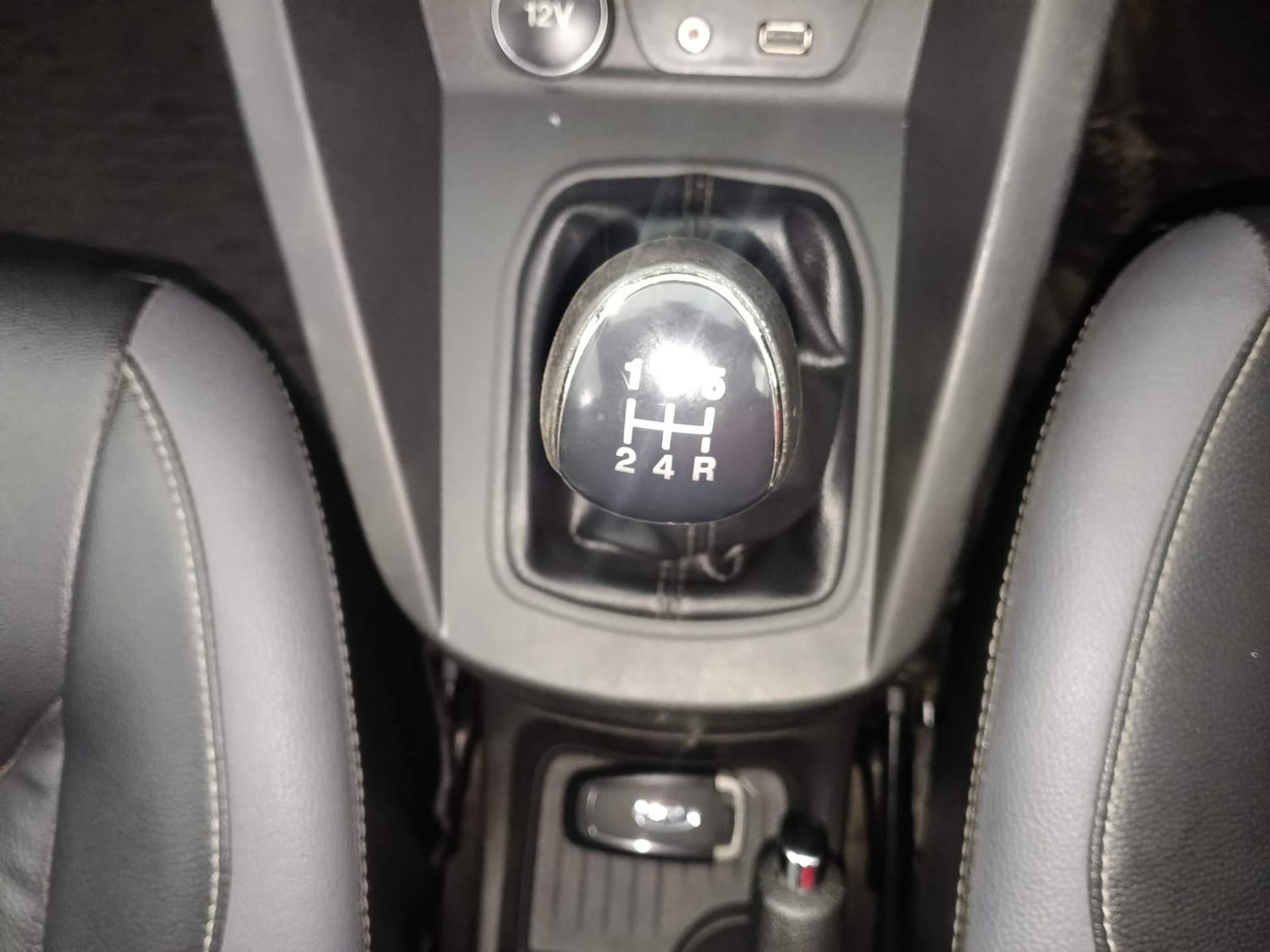Used 2021 Ford Freestyle Titanium 1.2 Ti-VCT Petrol Manual interior GEAR  KNOB VIEW
