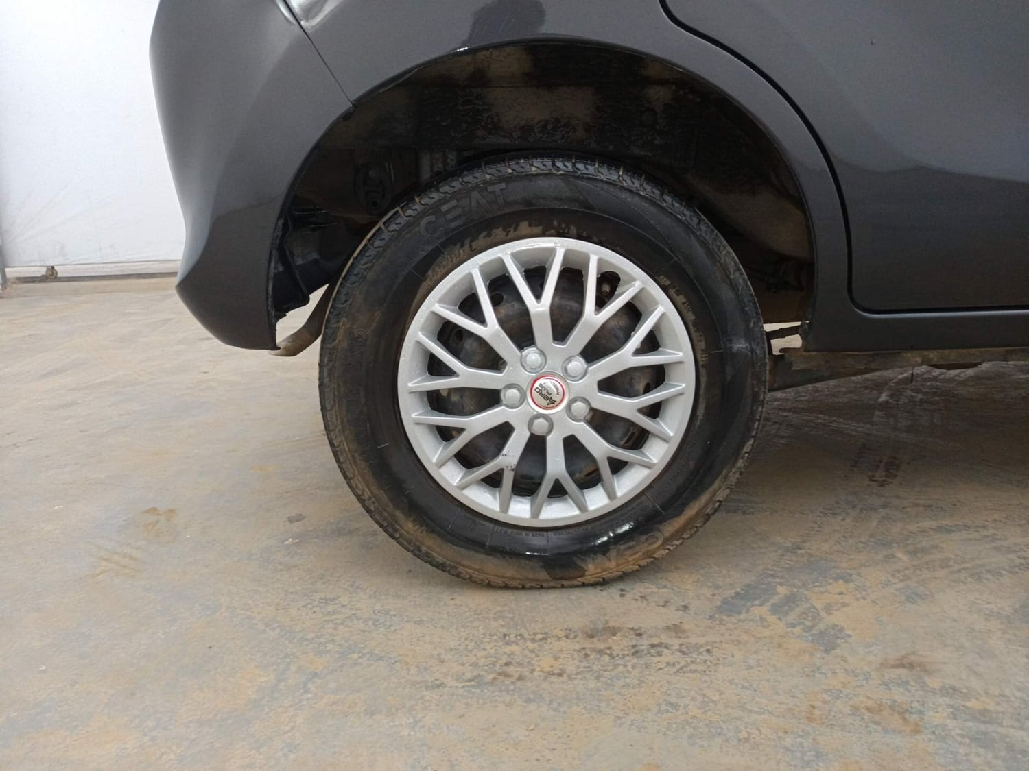 Used 2016 Maruti Suzuki Alto 800 Lxi Petrol Manual tyres RIGHT REAR TYRE RIM VIEW