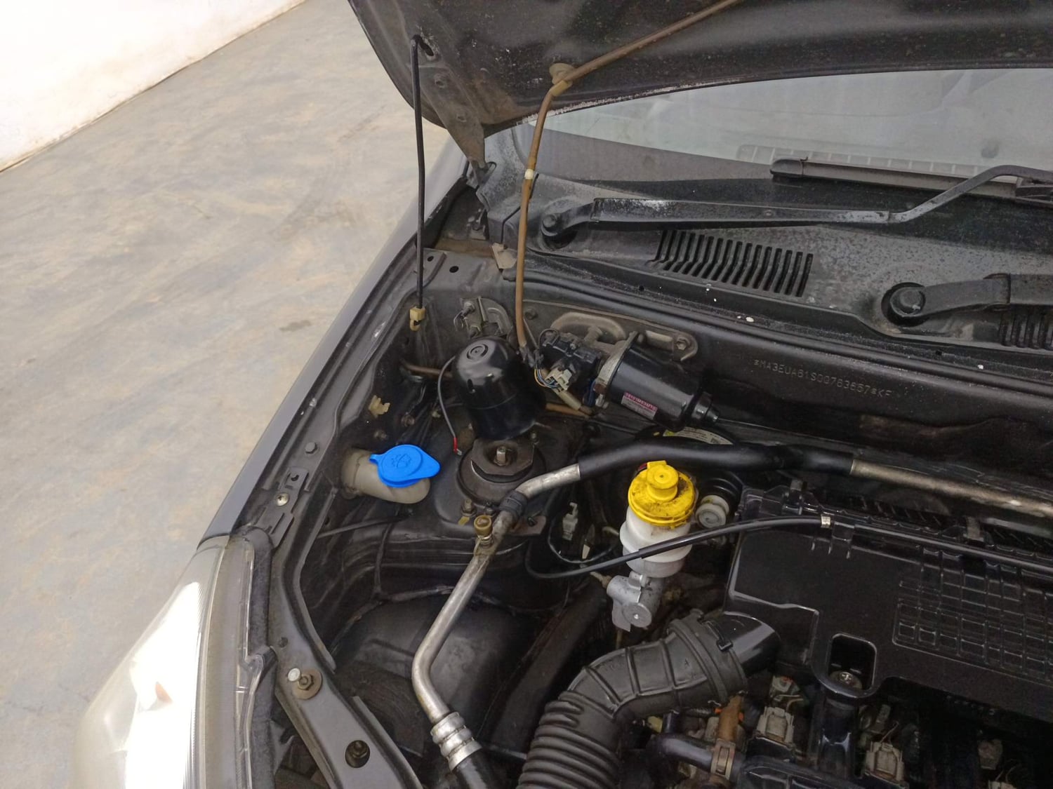 Used 2016 Maruti Suzuki Alto 800 Lxi Petrol Manual engine ENGINE RIGHT SIDE HINGE & APRON VIEW