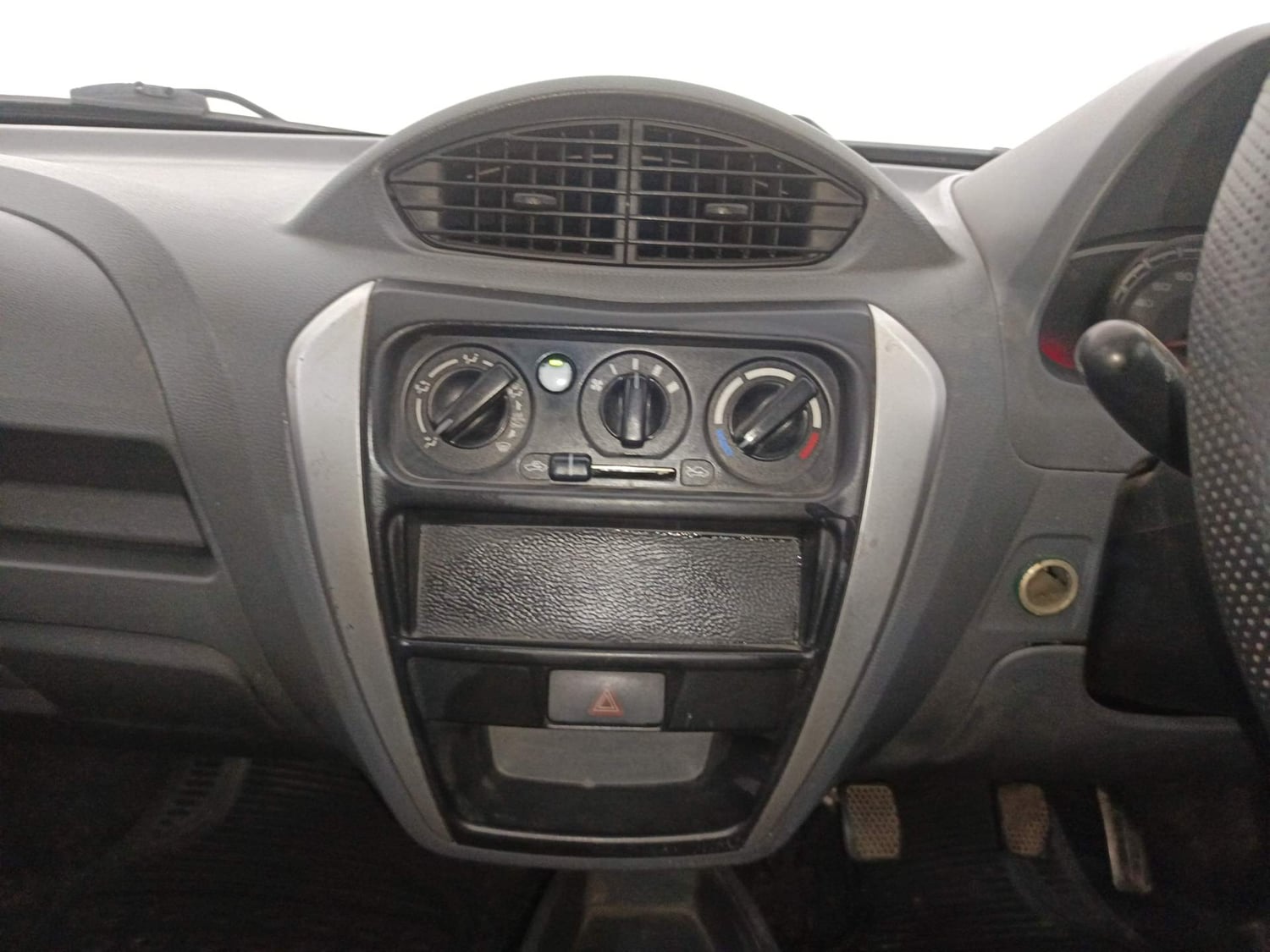 Used 2016 Maruti Suzuki Alto 800 Lxi Petrol Manual interior MUSIC SYSTEM & AC CONTROL VIEW