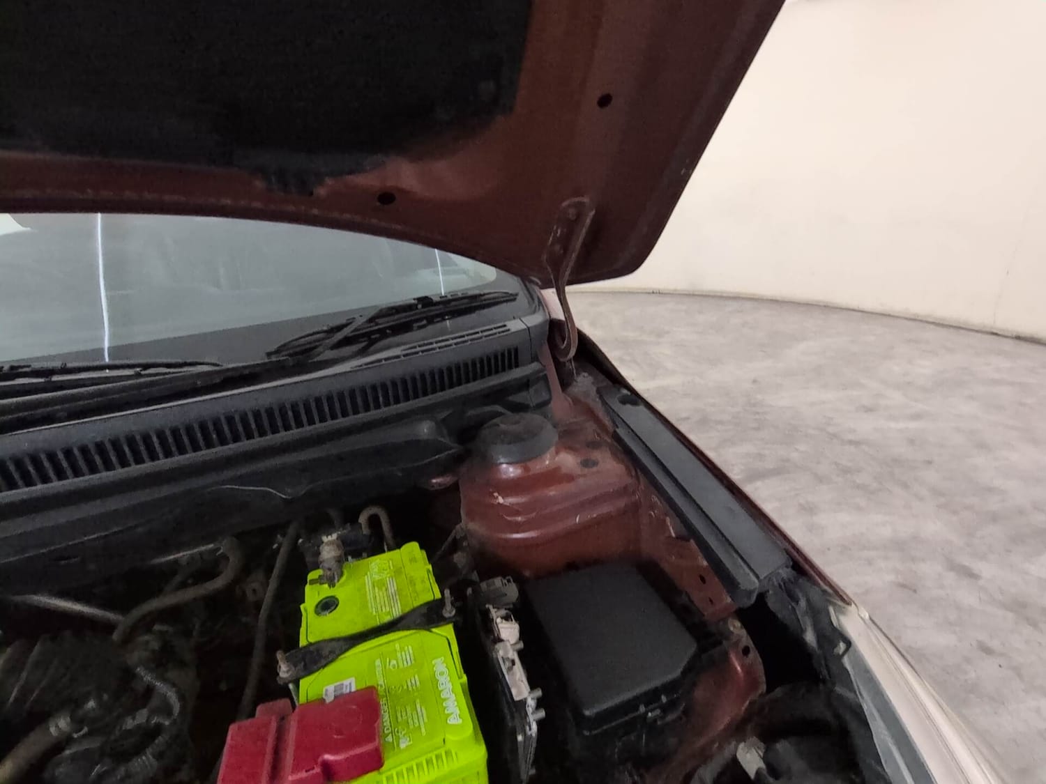 Used 2020 Maruti Suzuki Ciaz S 1.5 MT Petrol Manual engine ENGINE LEFT SIDE HINGE & APRON VIEW