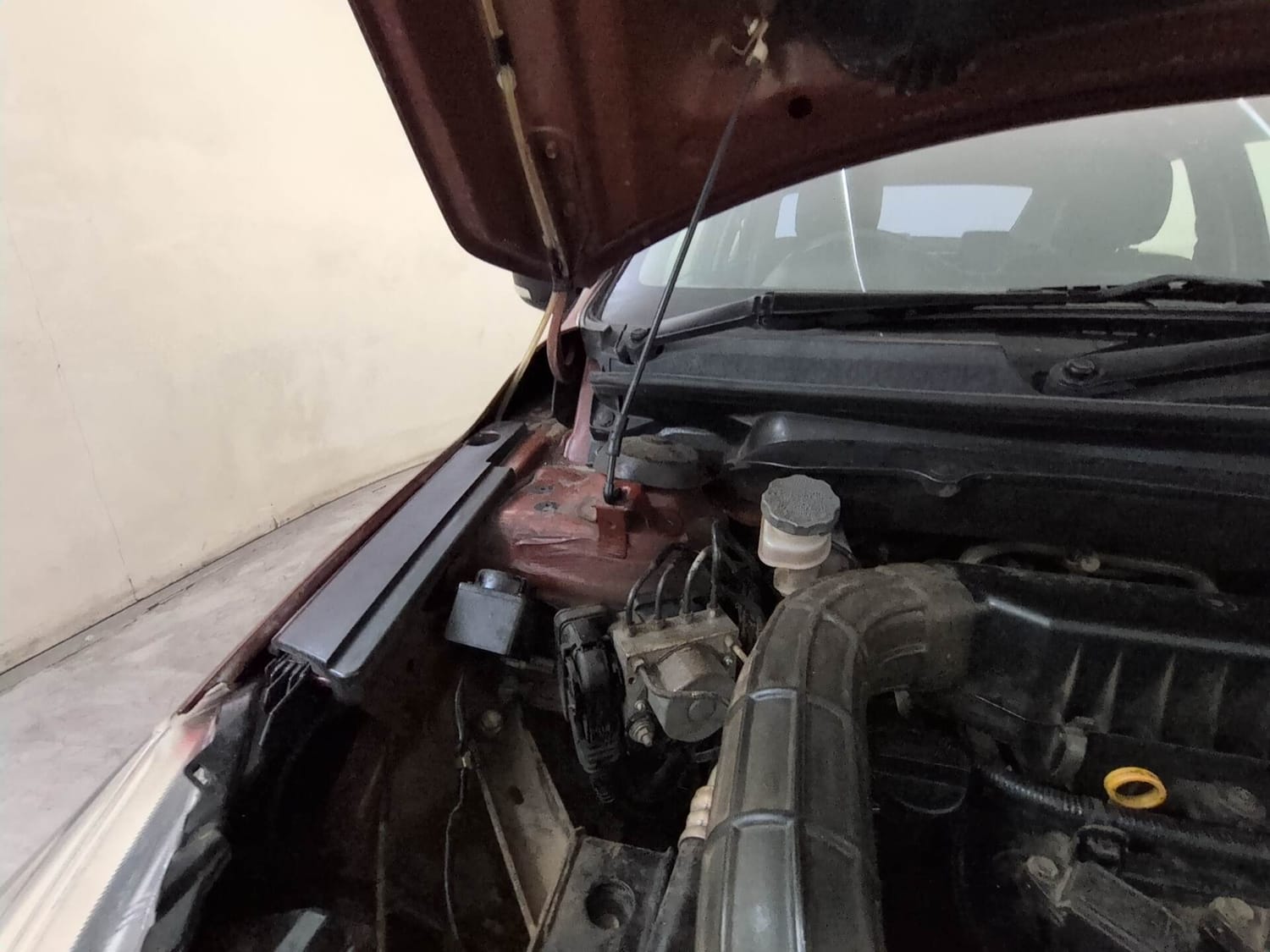 Used 2020 Maruti Suzuki Ciaz S 1.5 MT Petrol Manual engine ENGINE RIGHT SIDE HINGE & APRON VIEW