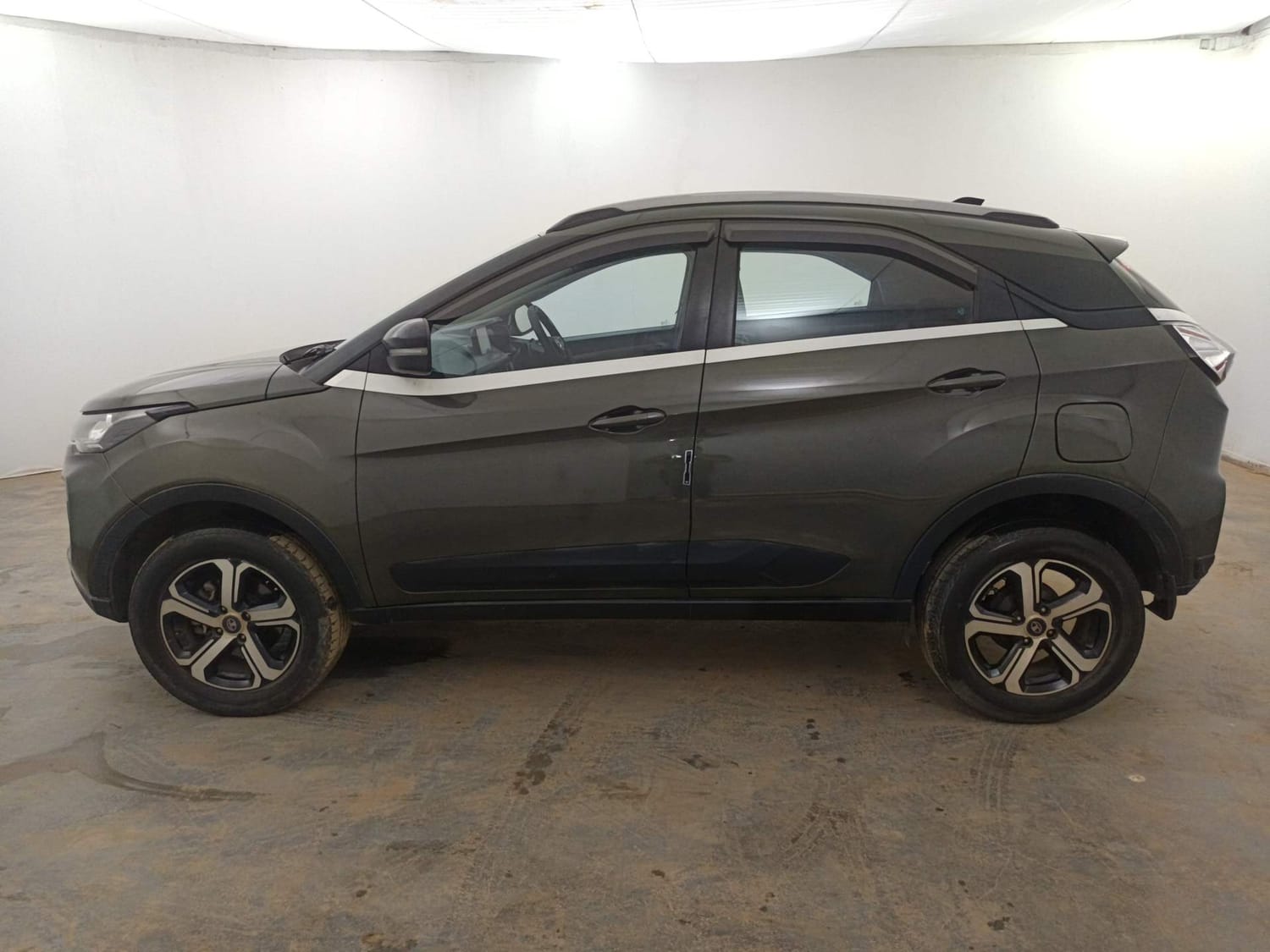 Used 2021 Tata Nexon XZ Plus Petrol Manual exterior LEFT SIDE VIEW