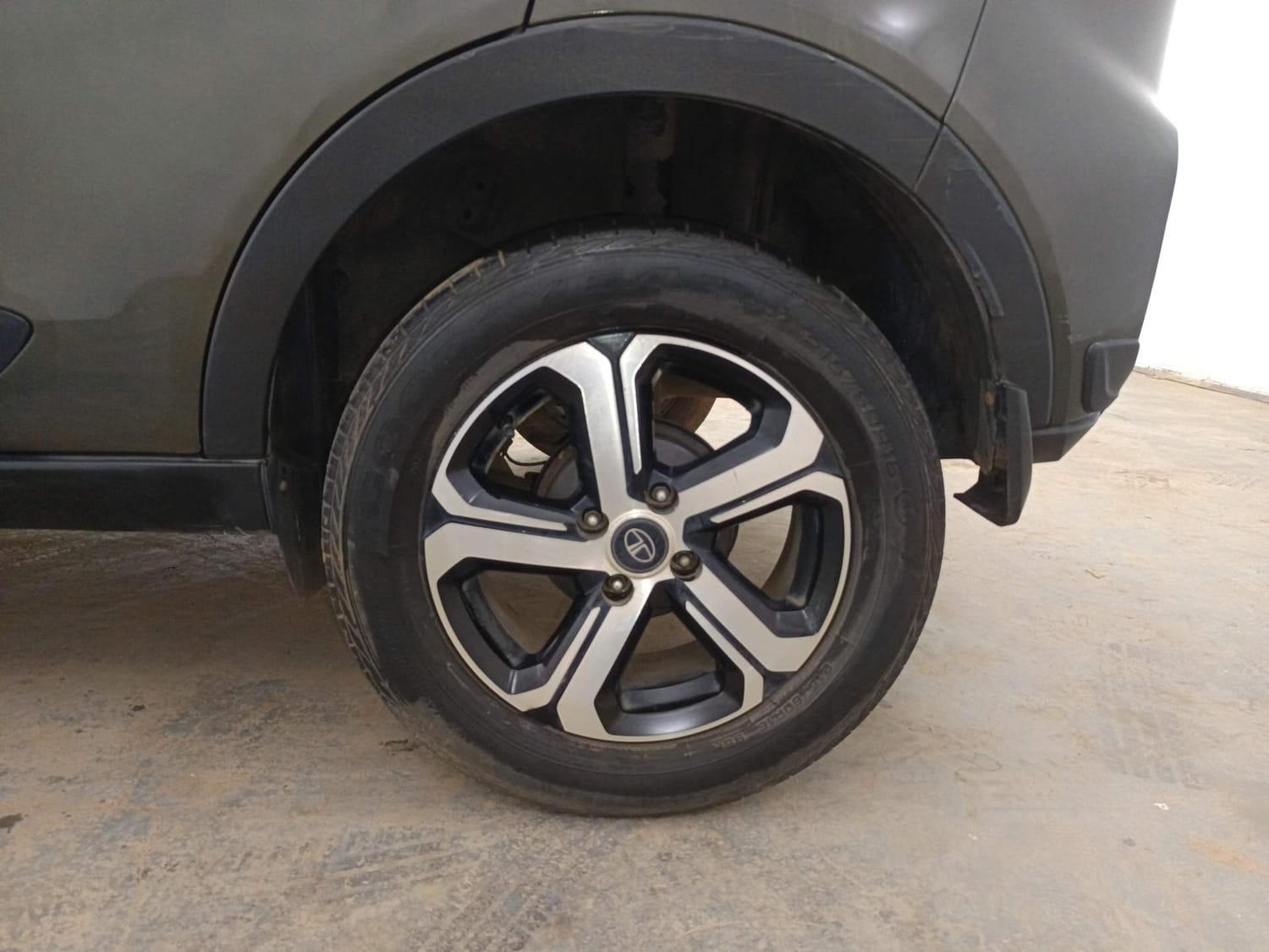 Used 2021 Tata Nexon XZ Plus Petrol Manual tyres LEFT REAR TYRE RIM VIEW