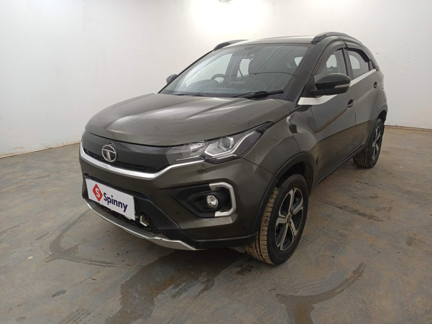 Used 2021 Tata Nexon XZ Plus Petrol Manual exterior LEFT FRONT CORNER VIEW