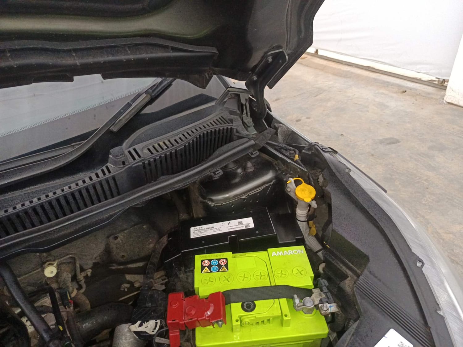 Used 2021 Tata Nexon XZ Plus Petrol Manual engine ENGINE LEFT SIDE HINGE & APRON VIEW