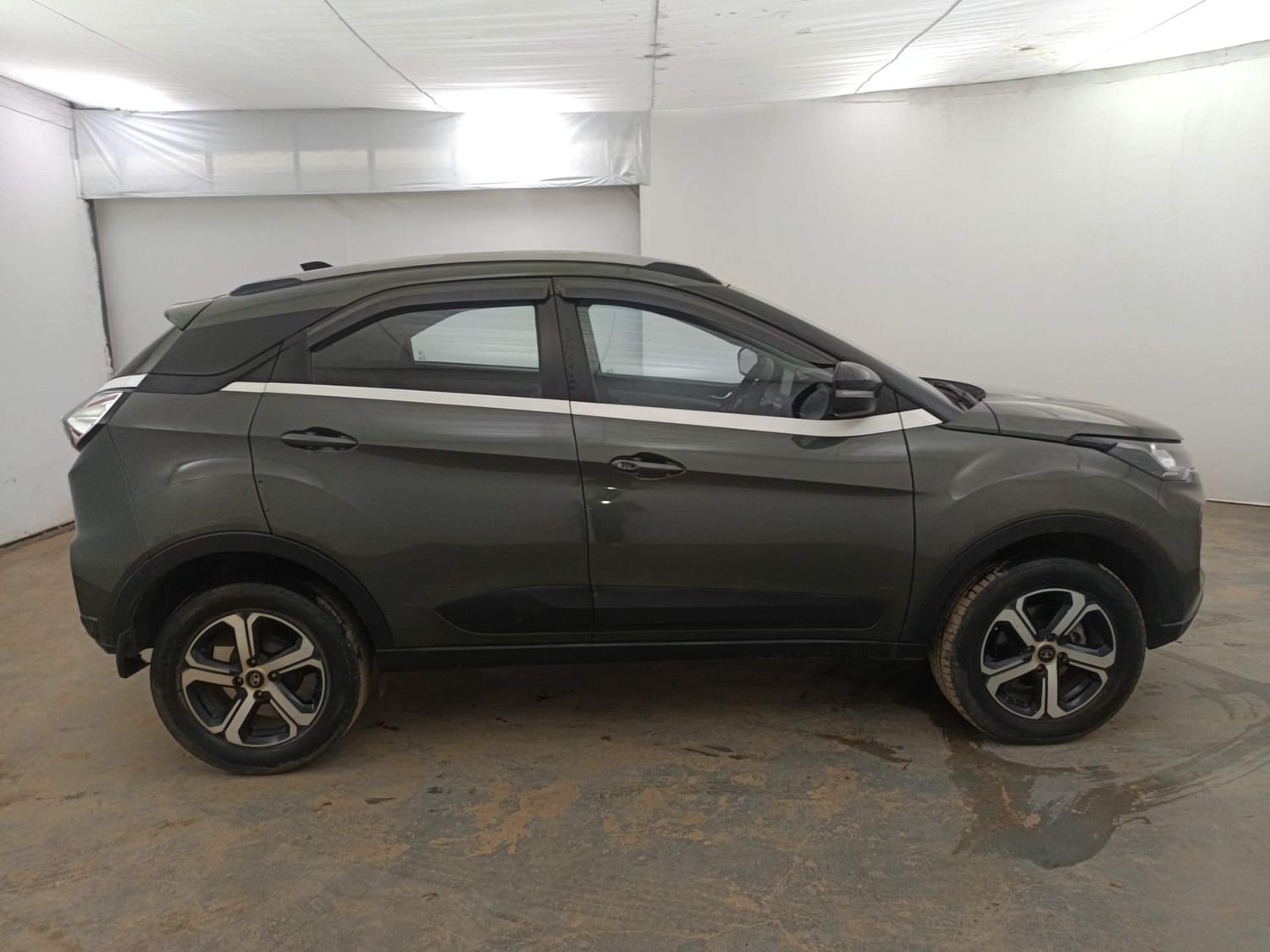 Used 2021 Tata Nexon XZ Plus Petrol Manual exterior RIGHT SIDE VIEW