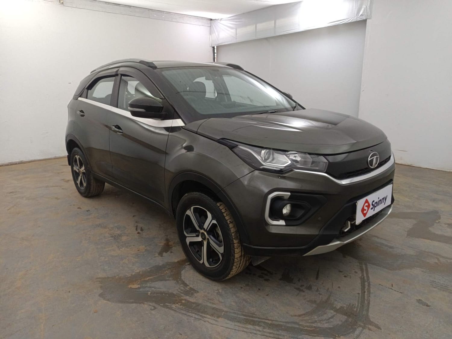 Used 2021 Tata Nexon XZ Plus Petrol Manual exterior RIGHT FRONT CORNER VIEW