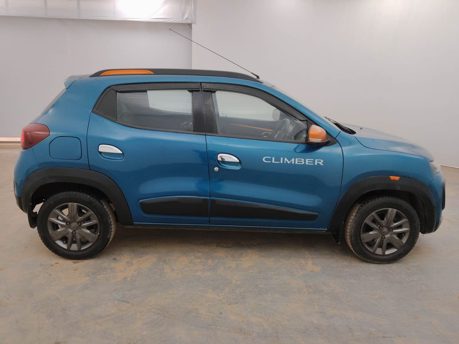 Used 2022 Renault Kwid CLIMBER 1.0 Opt Petrol Manual exterior RIGHT SIDE VIEW