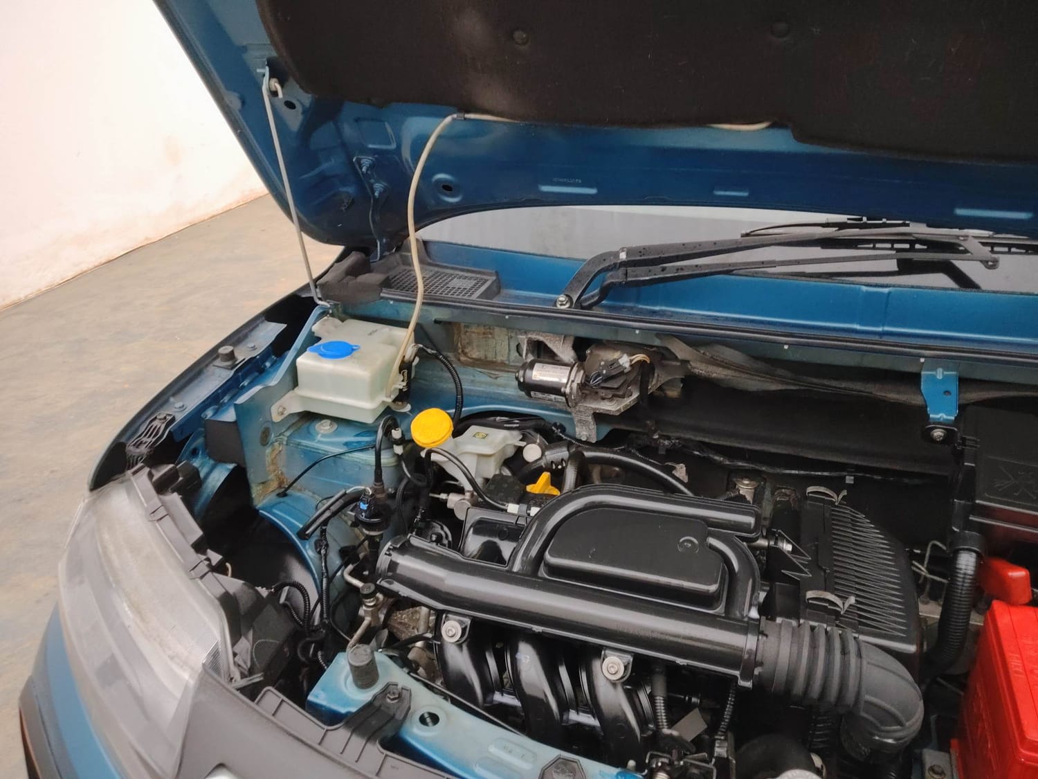 Used 2022 Renault Kwid CLIMBER 1.0 Opt Petrol Manual engine ENGINE RIGHT SIDE VIEW