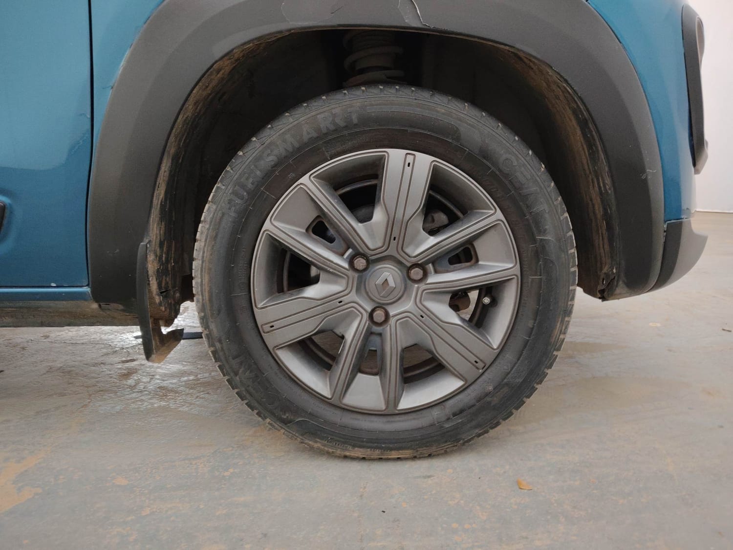 Used 2022 Renault Kwid CLIMBER 1.0 Opt Petrol Manual tyres RIGHT FRONT TYRE RIM VIEW
