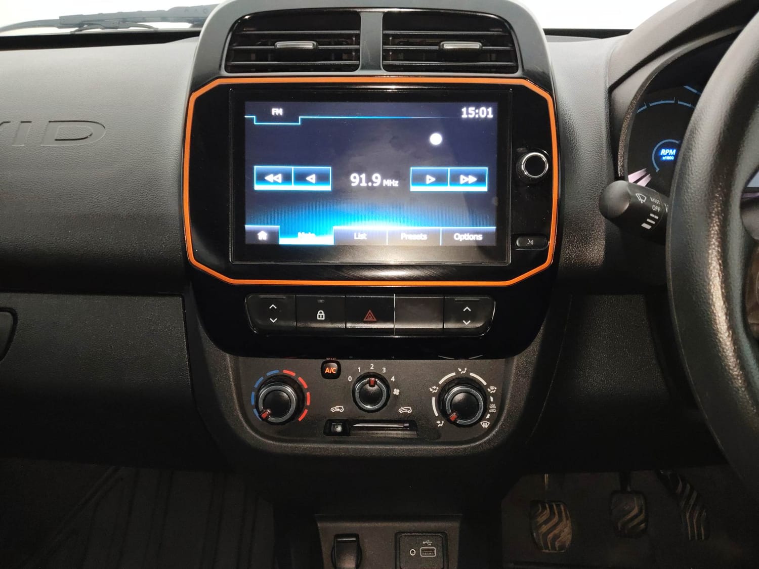 Used 2022 Renault Kwid CLIMBER 1.0 Opt Petrol Manual interior MUSIC SYSTEM & AC CONTROL VIEW