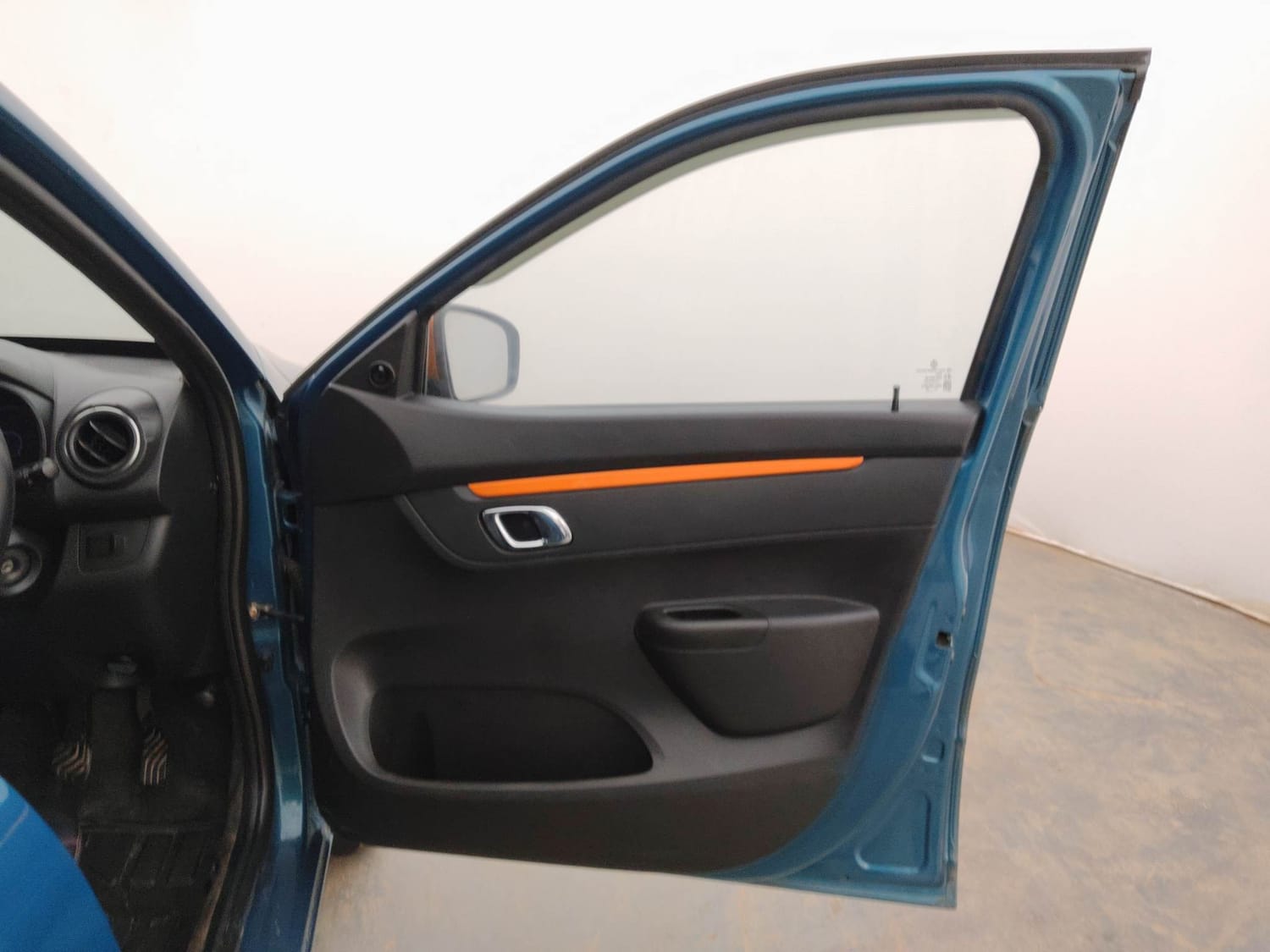 Used 2022 Renault Kwid CLIMBER 1.0 Opt Petrol Manual interior RIGHT FRONT DOOR OPEN VIEW