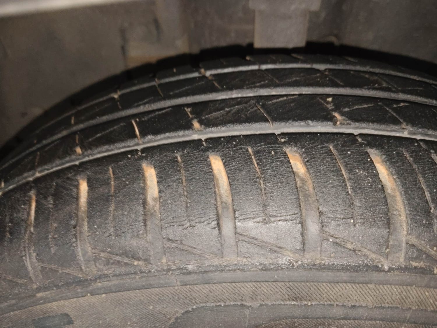 Used 2022 Renault Kwid CLIMBER 1.0 Opt Petrol Manual tyres LEFT FRONT TYRE TREAD VIEW