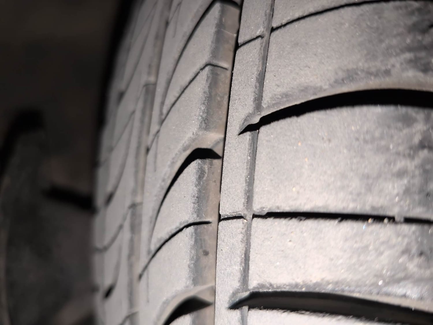 Used 2016 Hyundai i10 Magna 1.1 iRDE2 Petrol Manual tyres LEFT FRONT TYRE TREAD VIEW