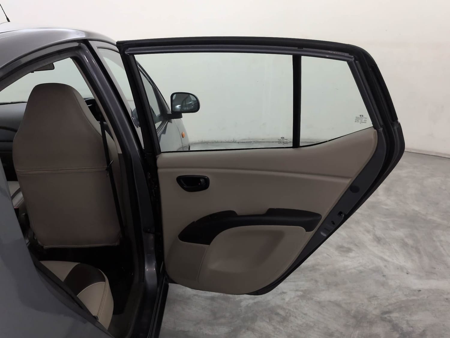Used 2016 Hyundai i10 Magna 1.1 iRDE2 Petrol Manual interior RIGHT REAR DOOR OPEN VIEW