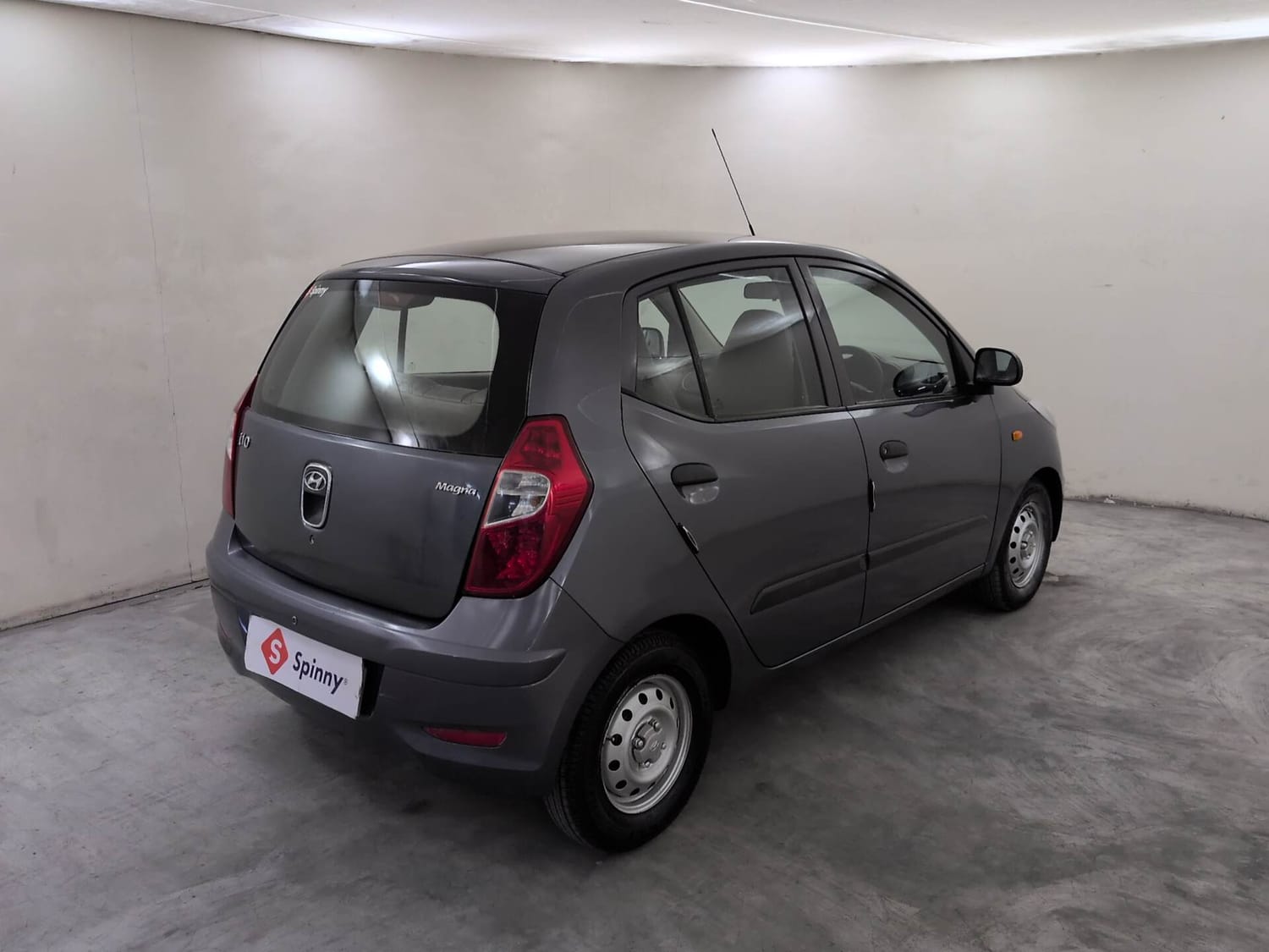 Used 2016 Hyundai i10 Magna 1.1 iRDE2 Petrol Manual exterior RIGHT REAR CORNER VIEW