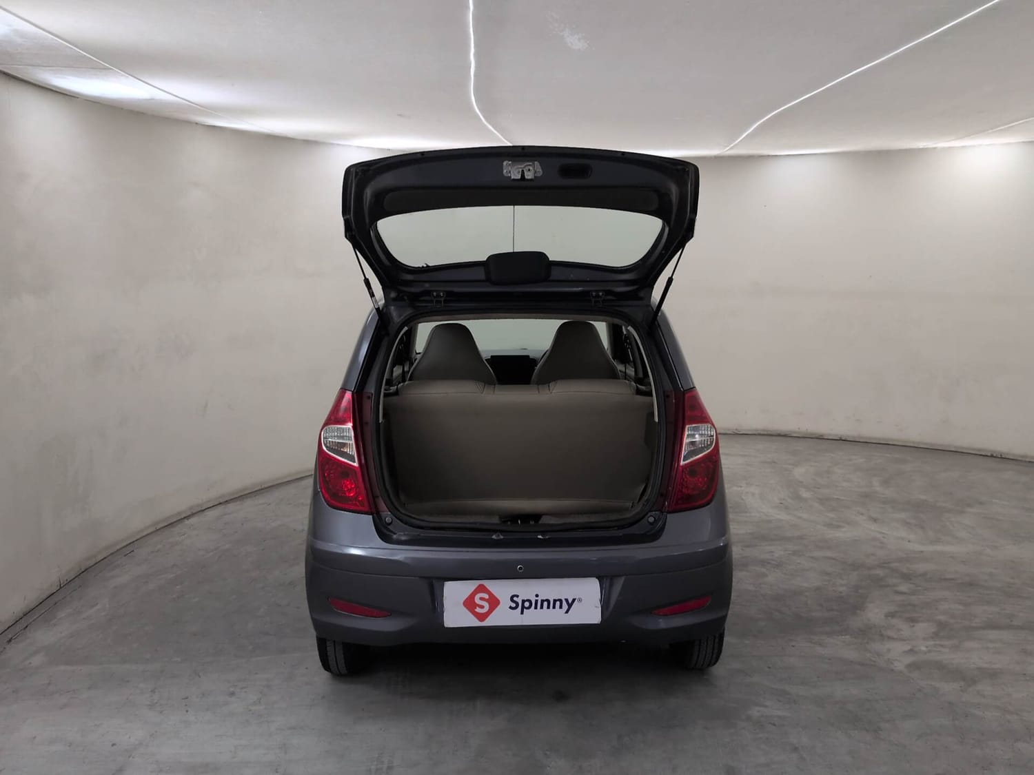 Used 2016 Hyundai i10 Magna 1.1 iRDE2 Petrol Manual interior DICKY DOOR OPEN VIEW