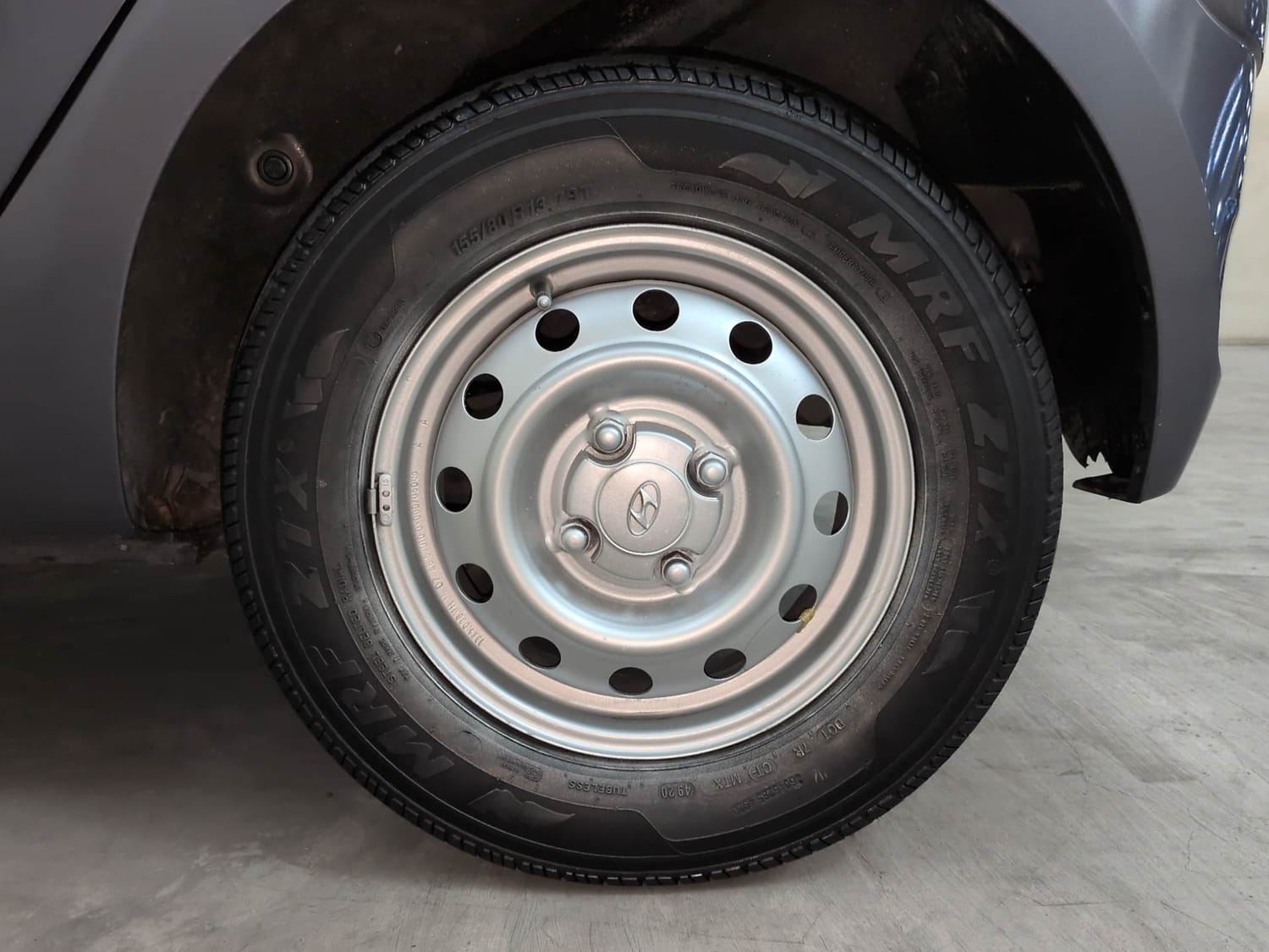 Used 2016 Hyundai i10 Magna 1.1 iRDE2 Petrol Manual tyres LEFT REAR TYRE RIM VIEW