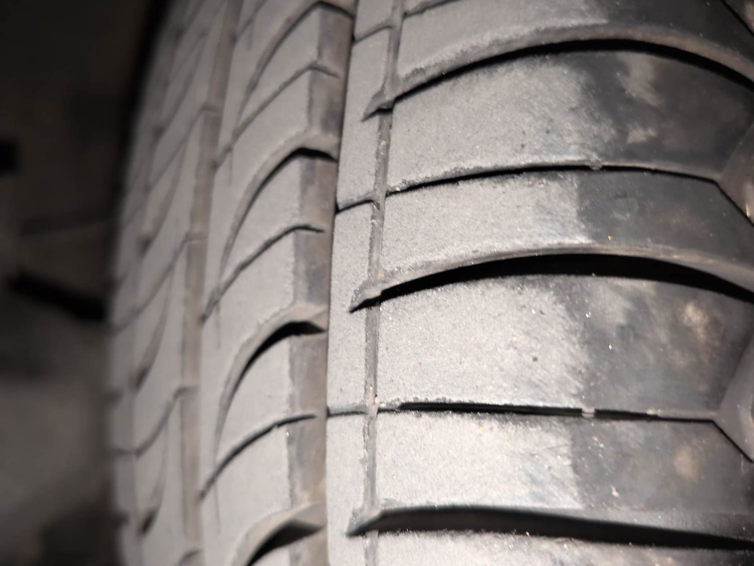 Used 2016 Hyundai i10 Magna 1.1 iRDE2 Petrol Manual tyres RIGHT FRONT TYRE TREAD VIEW