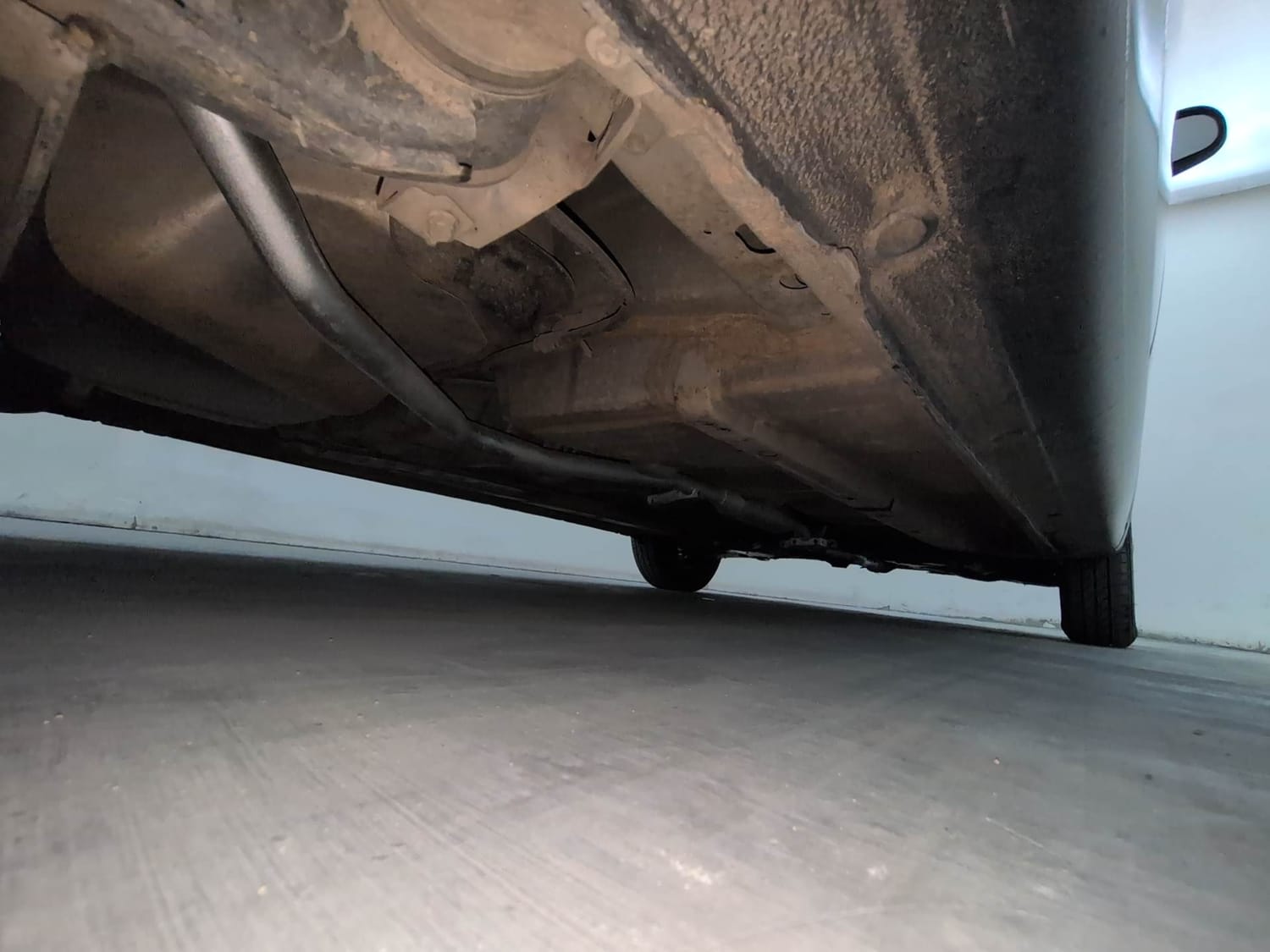 Used 2016 Hyundai i10 Magna 1.1 iRDE2 Petrol Manual extra REAR RIGHT UNDERBODY VIEW