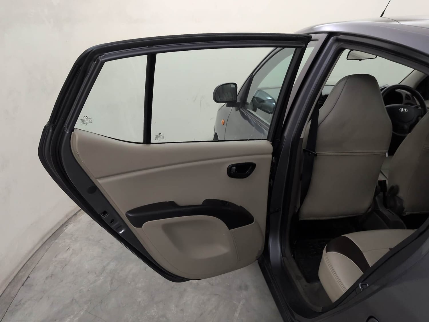 Used 2016 Hyundai i10 Magna 1.1 iRDE2 Petrol Manual interior LEFT REAR DOOR OPEN VIEW