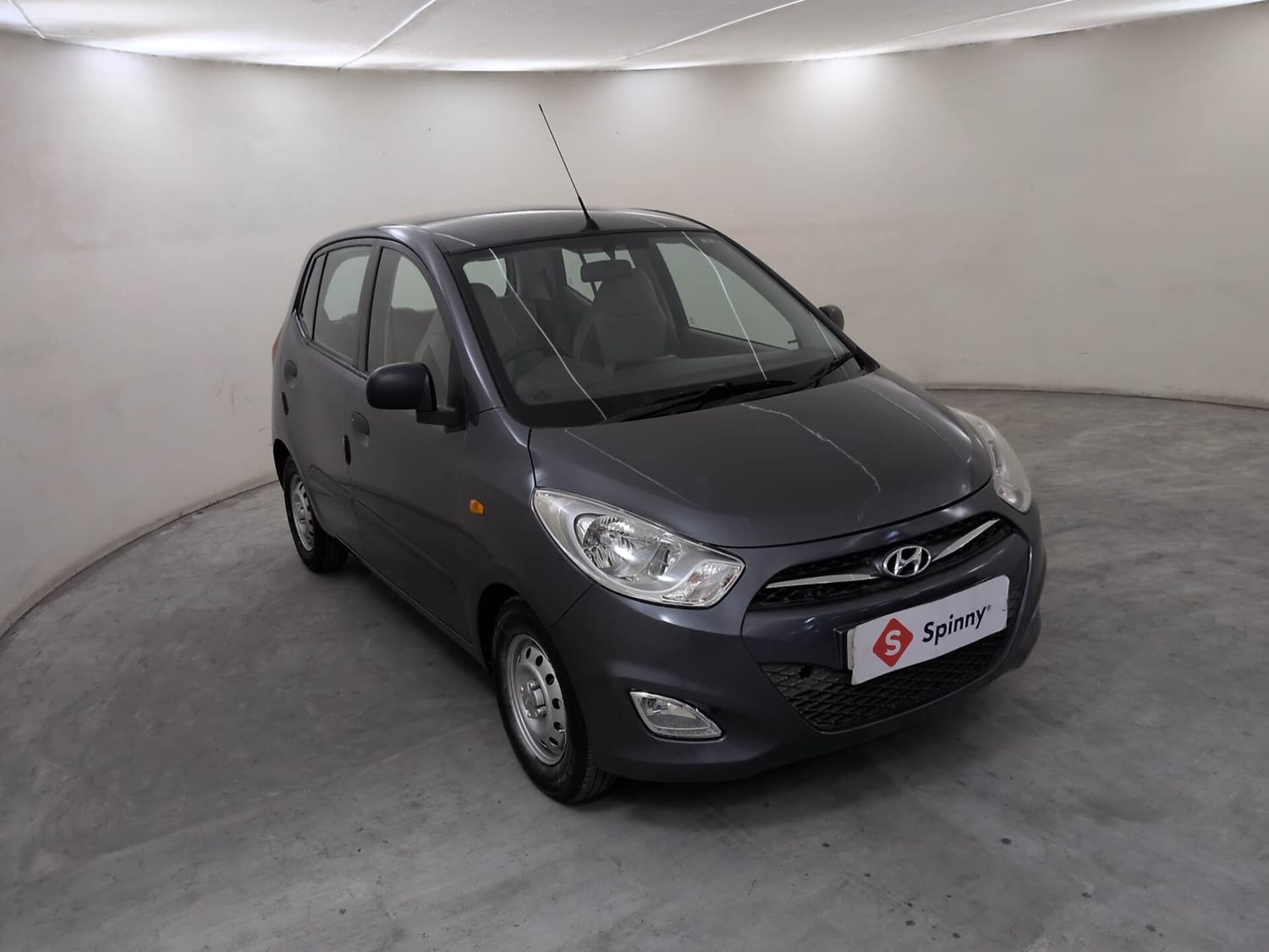Used 2016 Hyundai i10 Magna 1.1 iRDE2 Petrol Manual exterior RIGHT FRONT CORNER VIEW