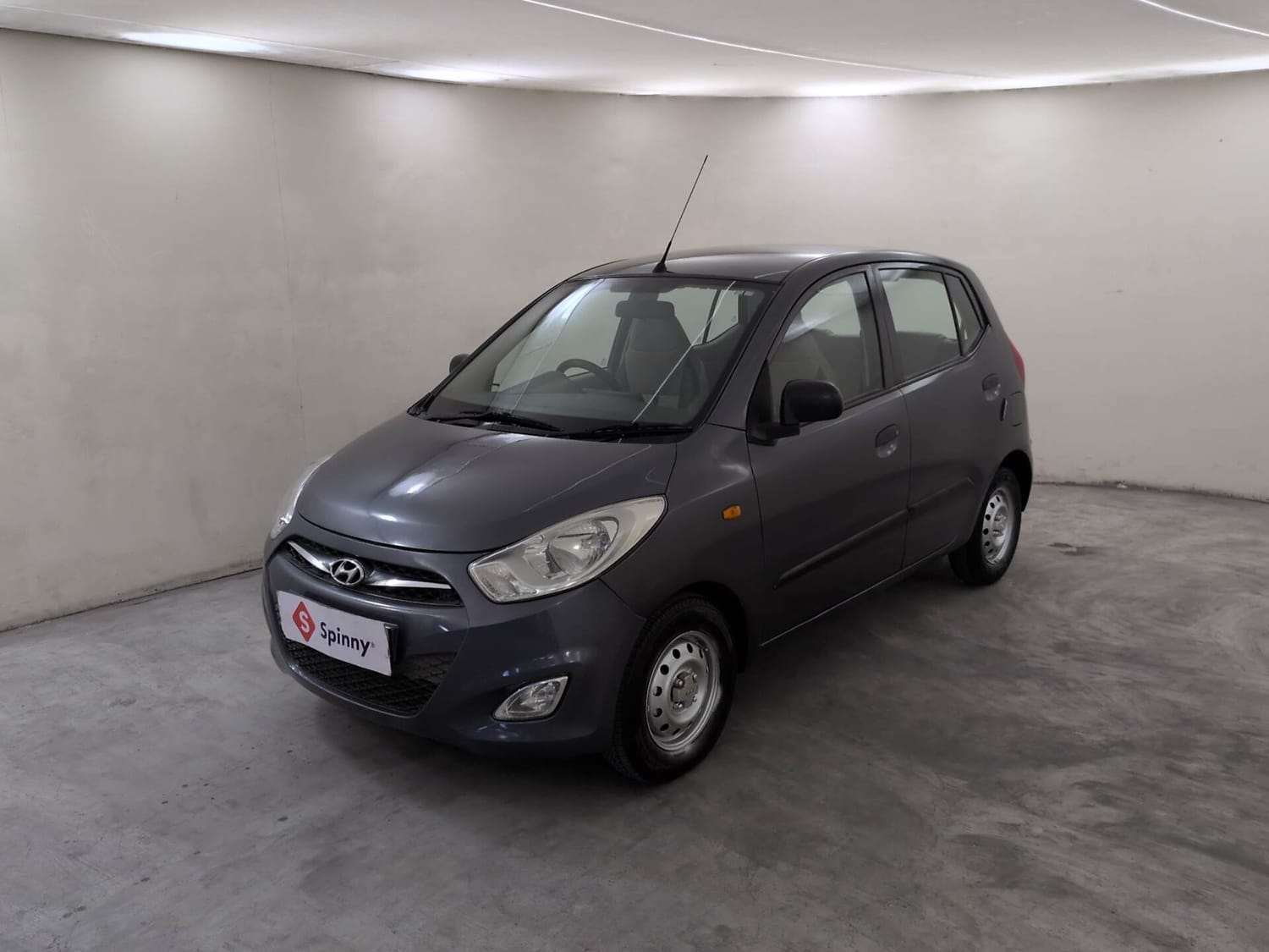 Used 2016 Hyundai i10 Magna 1.1 iRDE2 Petrol Manual exterior LEFT FRONT CORNER VIEW
