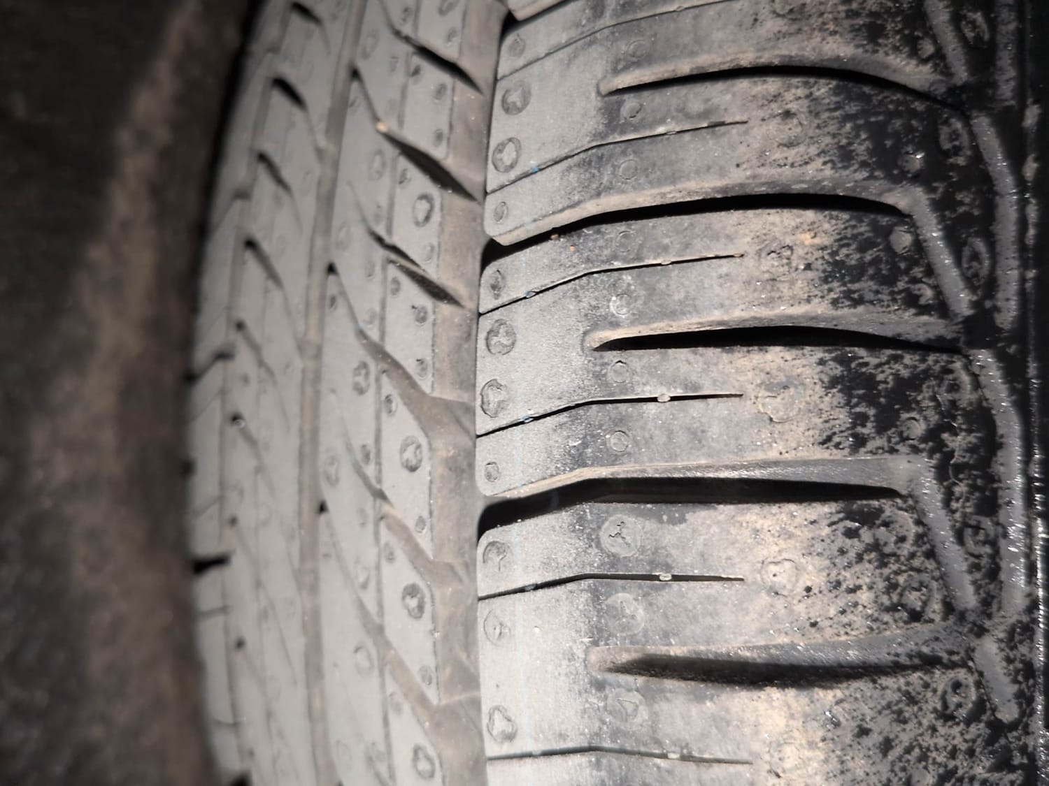 Used 2016 Hyundai i10 Magna 1.1 iRDE2 Petrol Manual tyres RIGHT REAR TYRE TREAD VIEW