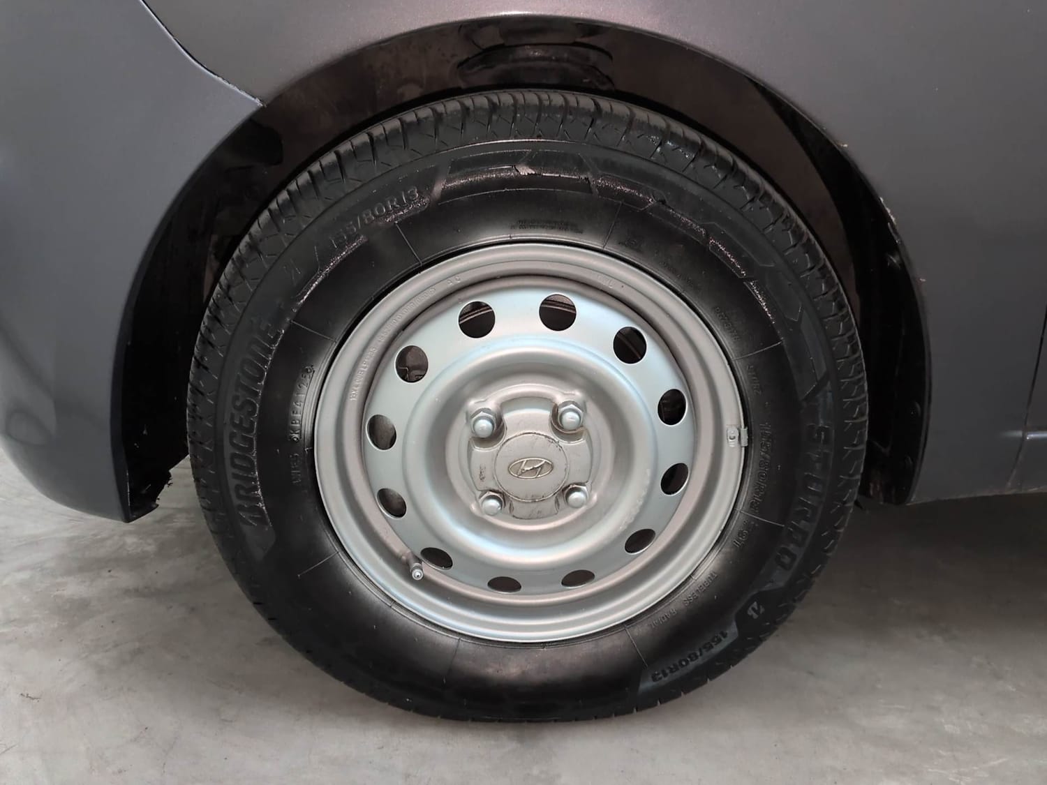Used 2016 Hyundai i10 Magna 1.1 iRDE2 Petrol Manual tyres LEFT FRONT TYRE RIM VIEW