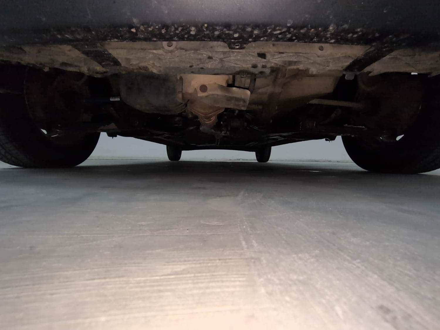 Used 2016 Hyundai i10 Magna 1.1 iRDE2 Petrol Manual extra FRONT LEFT UNDERBODY VIEW