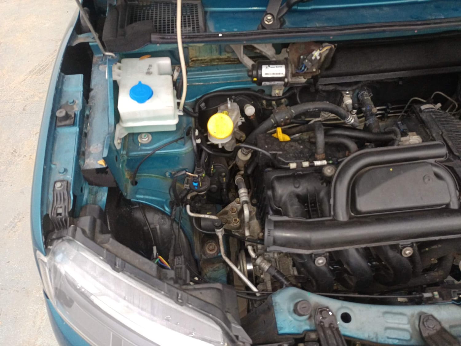 Used 2023 Renault Kwid RXL (O) 1.0 Petrol Manual engine ENGINE RIGHT SIDE VIEW