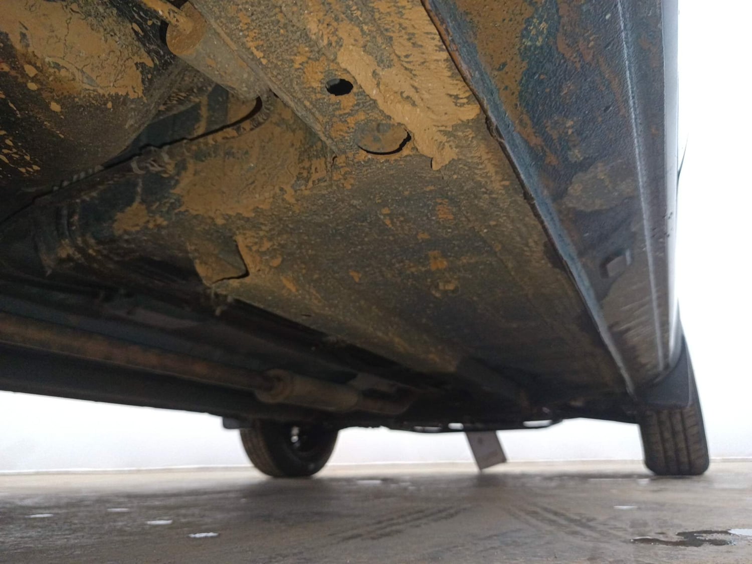 Used 2023 Renault Kwid RXL (O) 1.0 Petrol Manual extra REAR RIGHT UNDERBODY VIEW