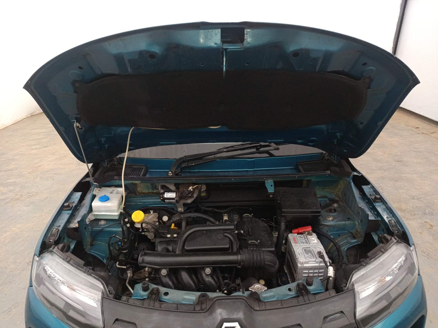 Used 2023 Renault Kwid RXL (O) 1.0 Petrol Manual engine ENGINE & BONNET OPEN FRONT VIEW