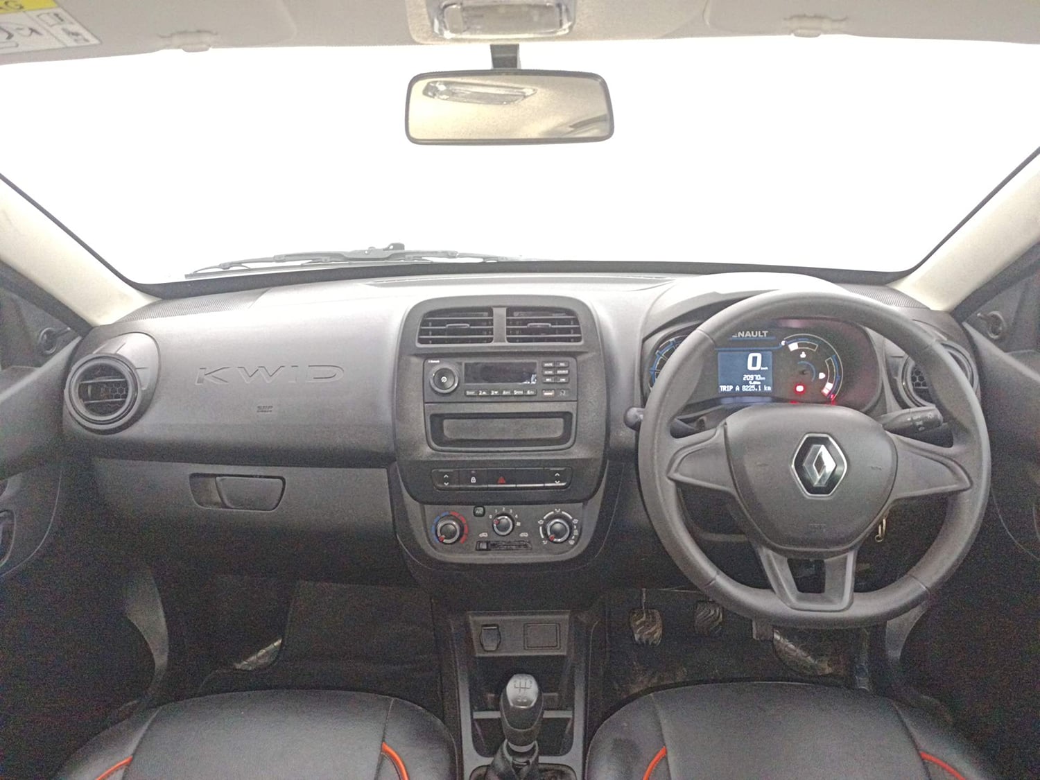 Used 2023 Renault Kwid RXL (O) 1.0 Petrol Manual interior DASHBOARD VIEW