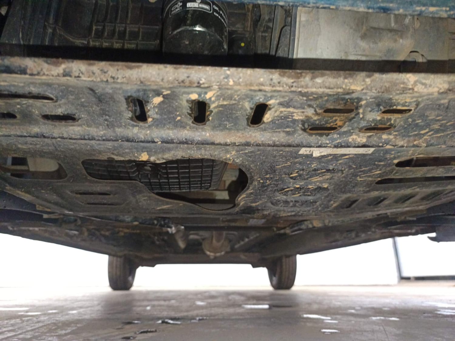 Used 2023 Renault Kwid RXL (O) 1.0 Petrol Manual extra FRONT LEFT UNDERBODY VIEW