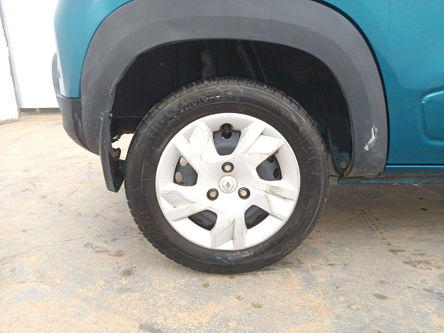 Used 2023 Renault Kwid RXL (O) 1.0 Petrol Manual tyres RIGHT REAR TYRE RIM VIEW