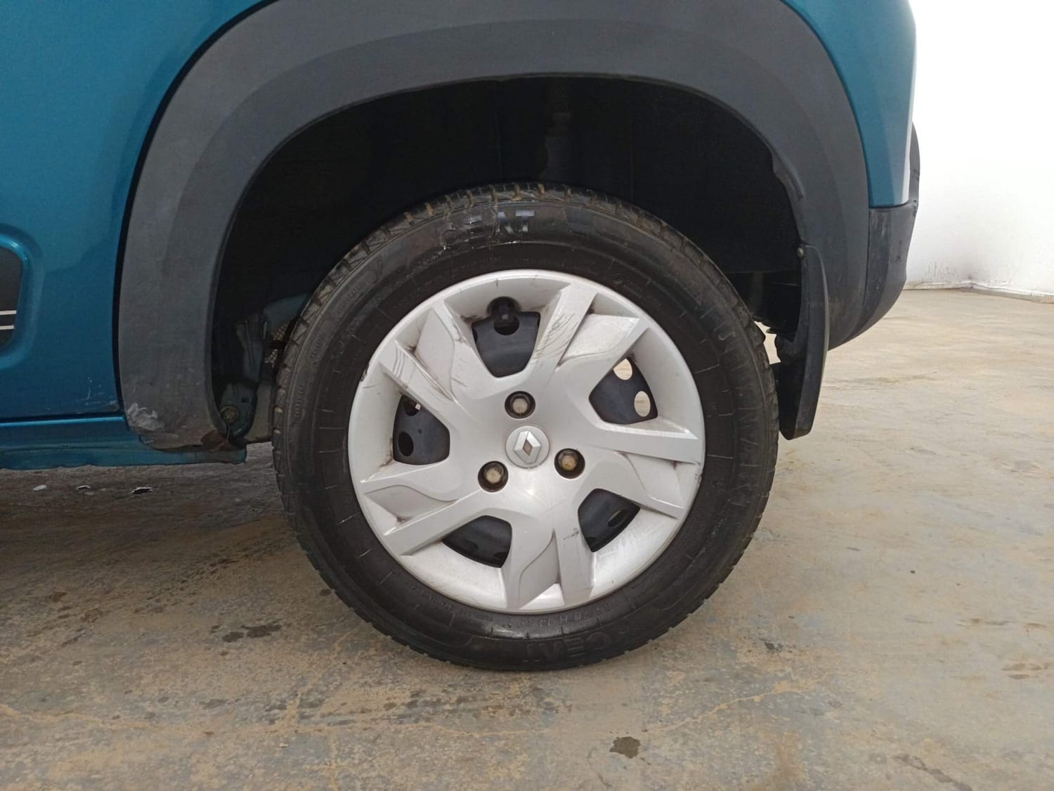 Used 2023 Renault Kwid RXL (O) 1.0 Petrol Manual tyres LEFT REAR TYRE RIM VIEW