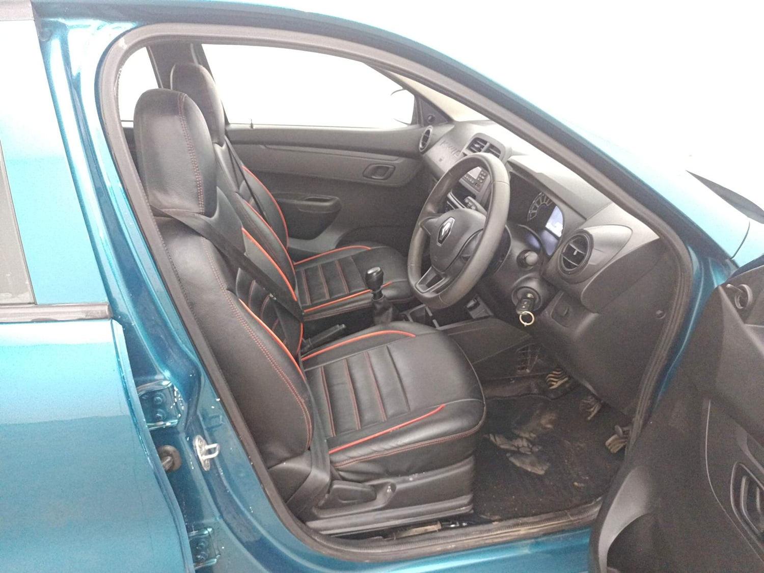 Used 2023 Renault Kwid RXL (O) 1.0 Petrol Manual interior RIGHT SIDE FRONT DOOR CABIN VIEW