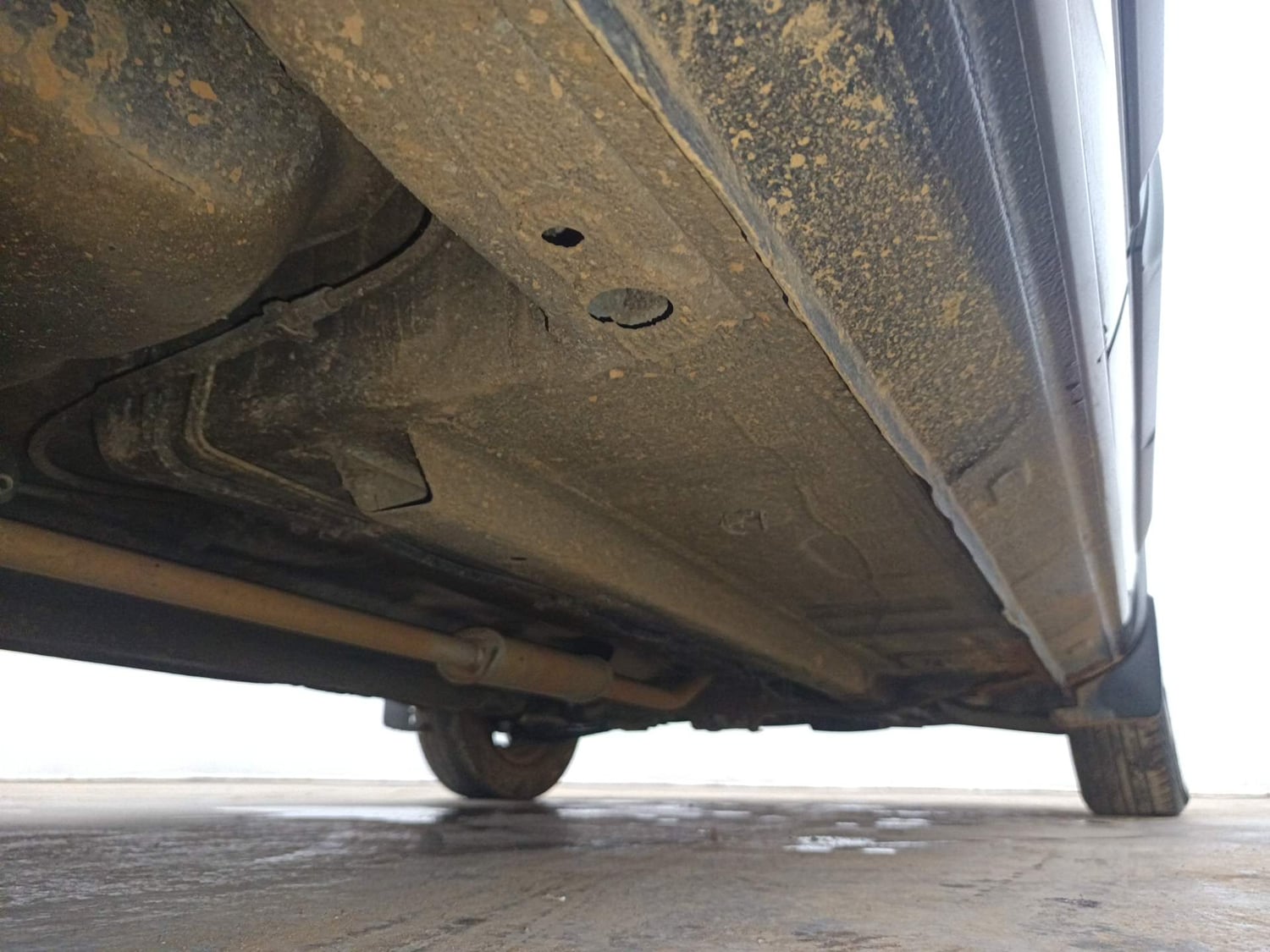 Used 2018 Renault Kwid CLIMBER 1.0 AMT Petrol Automatic extra REAR RIGHT UNDERBODY VIEW