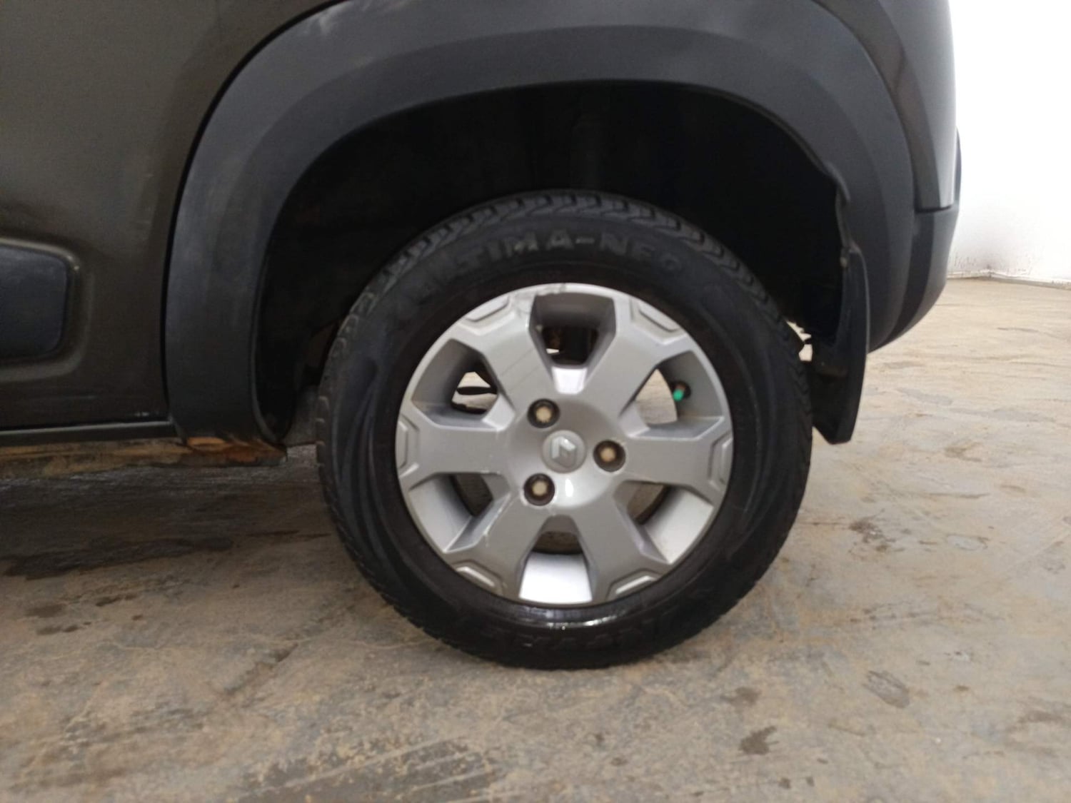 Used 2018 Renault Kwid CLIMBER 1.0 AMT Petrol Automatic tyres LEFT REAR TYRE RIM VIEW