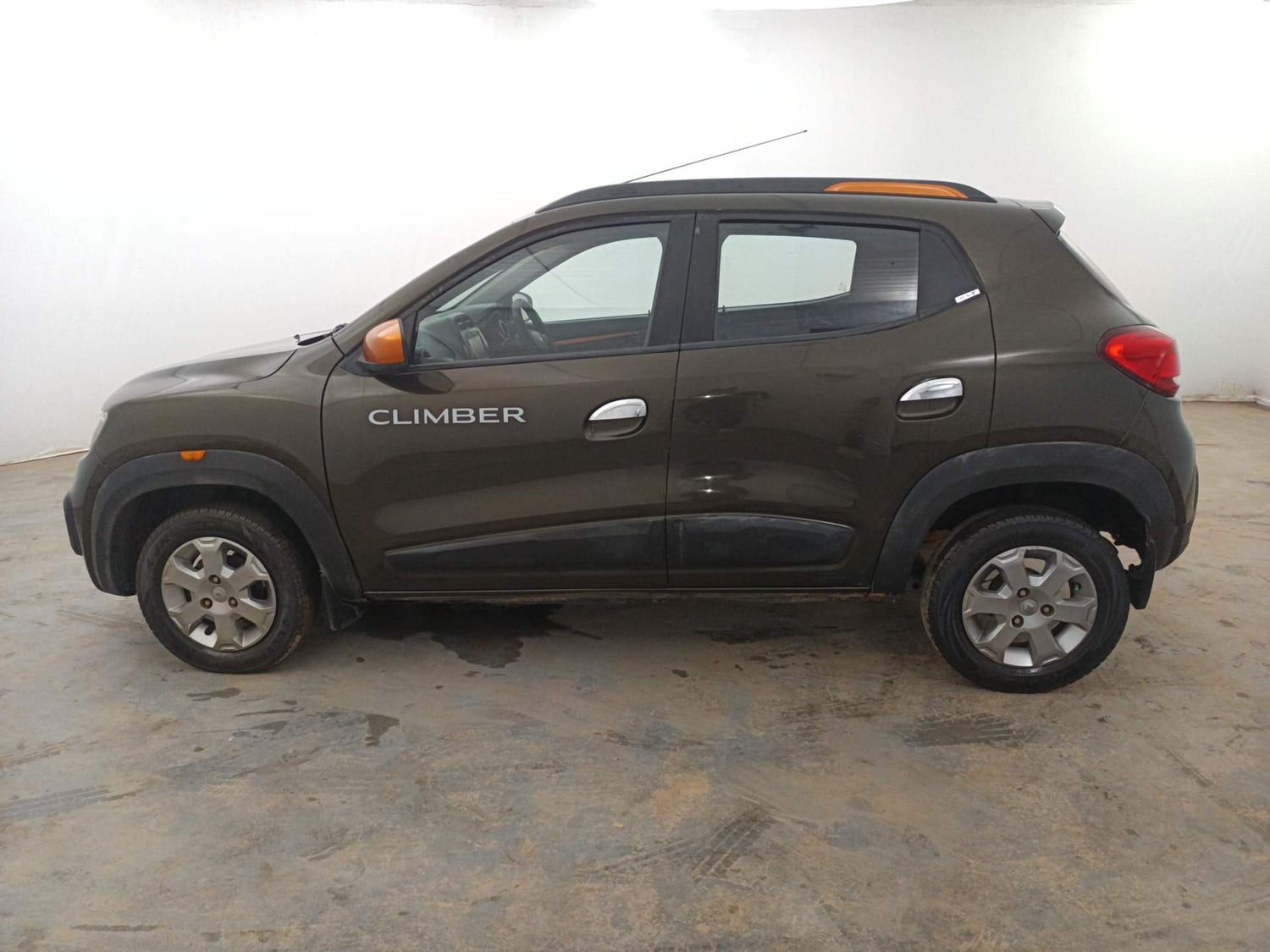 Used 2018 Renault Kwid CLIMBER 1.0 AMT Petrol Automatic exterior LEFT SIDE VIEW