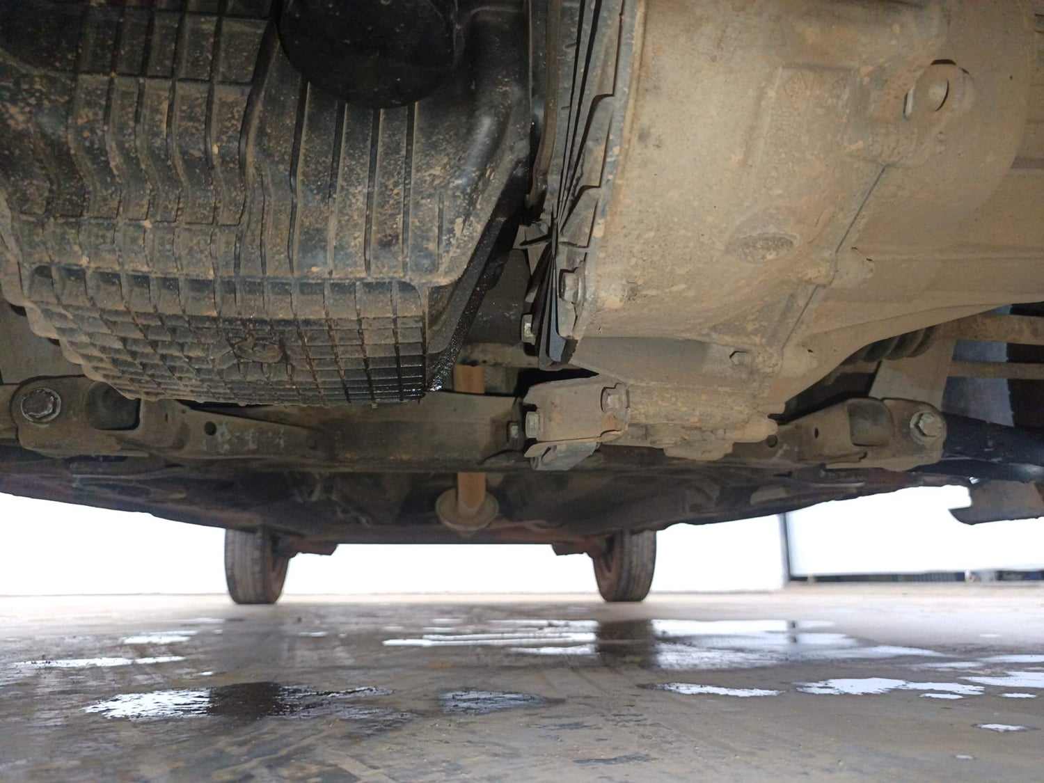 Used 2018 Renault Kwid CLIMBER 1.0 AMT Petrol Automatic extra FRONT LEFT UNDERBODY VIEW