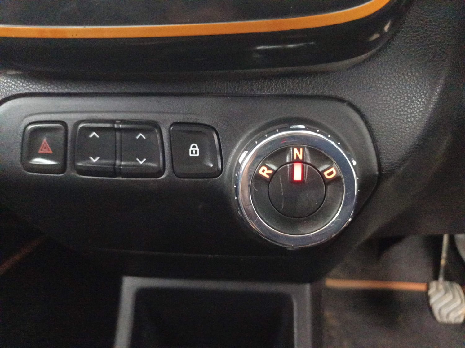 Used 2018 Renault Kwid CLIMBER 1.0 AMT Petrol Automatic interior GEAR  KNOB VIEW