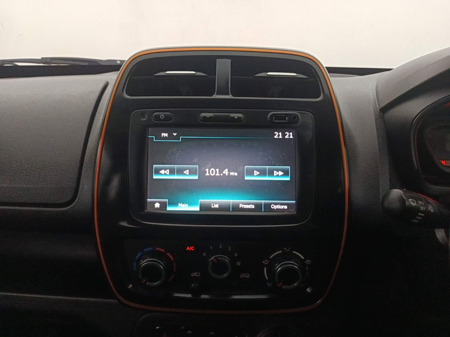 Used 2018 Renault Kwid CLIMBER 1.0 AMT Petrol Automatic interior MUSIC SYSTEM & AC CONTROL VIEW