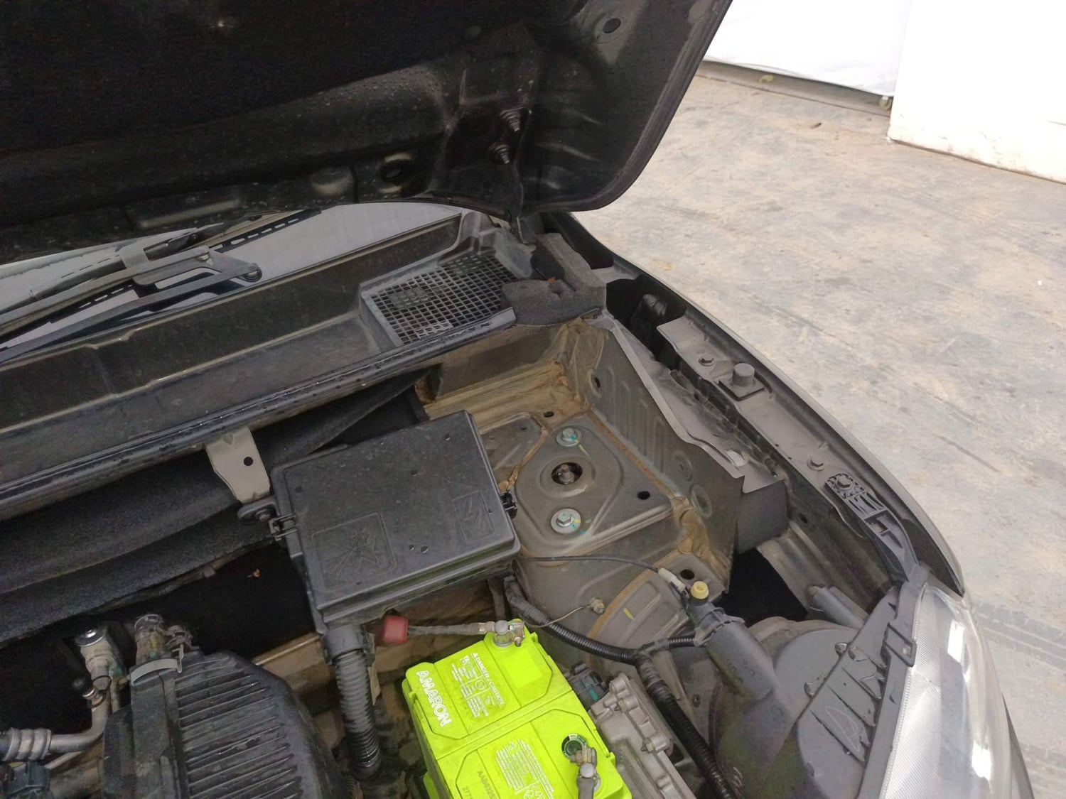 Used 2018 Renault Kwid CLIMBER 1.0 AMT Petrol Automatic engine ENGINE LEFT SIDE HINGE & APRON VIEW