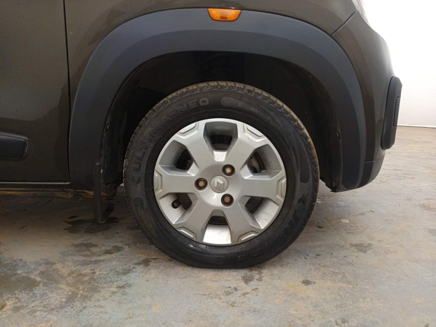 Used 2018 Renault Kwid CLIMBER 1.0 AMT Petrol Automatic tyres RIGHT FRONT TYRE RIM VIEW