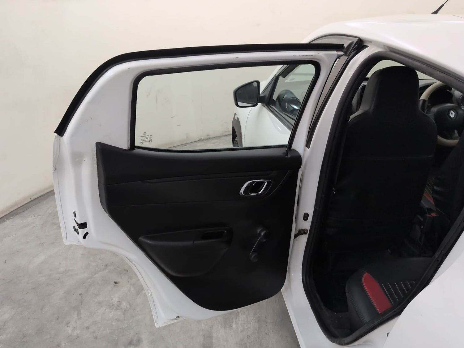 Used 2018 Renault Kwid RXT (O) 1.0 SCE Edition Petrol Manual interior LEFT REAR DOOR OPEN VIEW